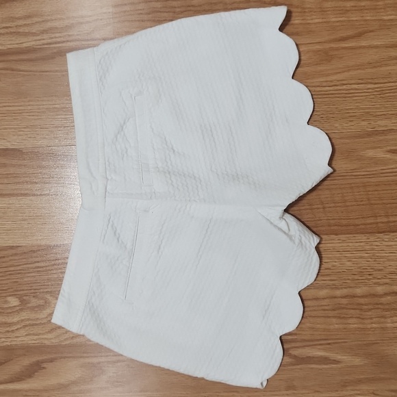 Lilly Pulitzer White Scalloped Hem The Buttercup Shorts Size 2 - Picture 9 of 10